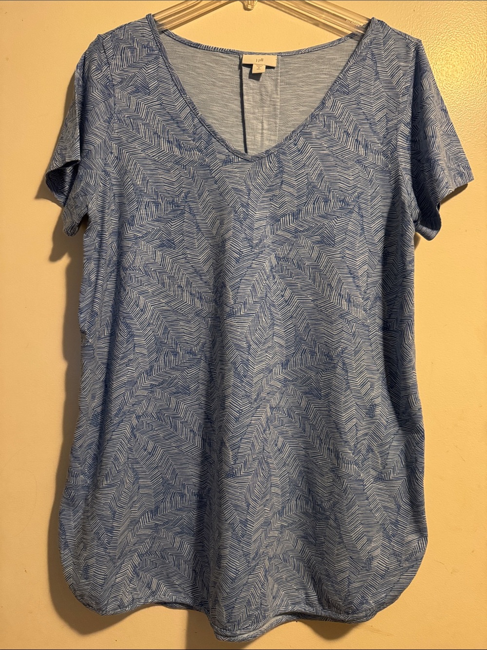 J. Jill Light Blue Short Sleeve V-Neck Tee with Subtle Chevron Print.  M Tall